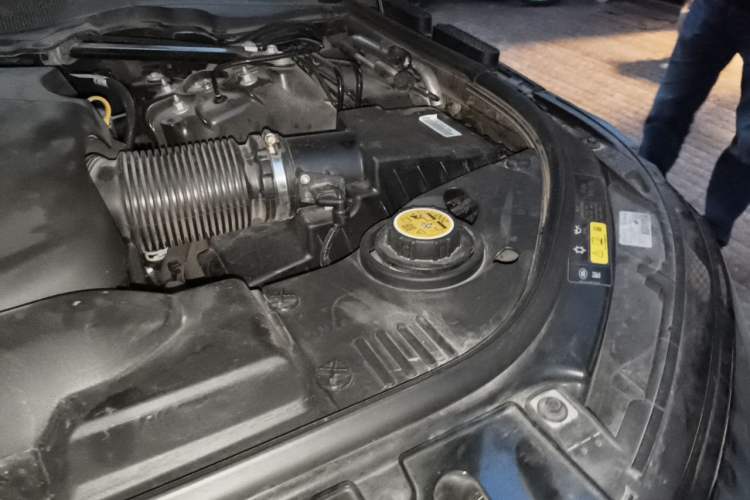 Used Land Rover Range Sport 2022 3.0 L6 YAO Black Edition Engine Bay Left
