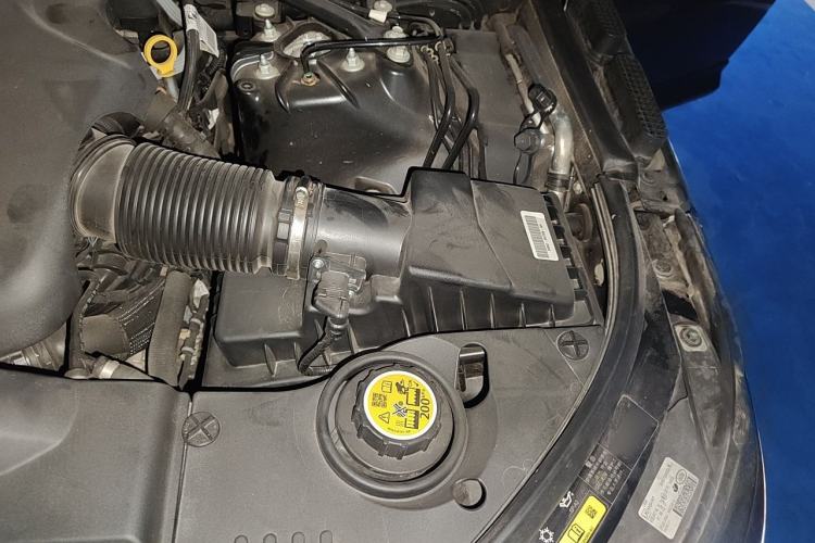 Used Land Rover Range Sport 2022 3.0 L6 YAO Black Edition Engine Bay Left