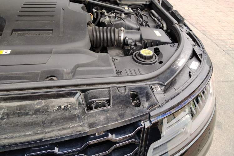 Used Land Rover Range Sport 2022 3.0 L6 YAO Black Edition Engine Bay Left