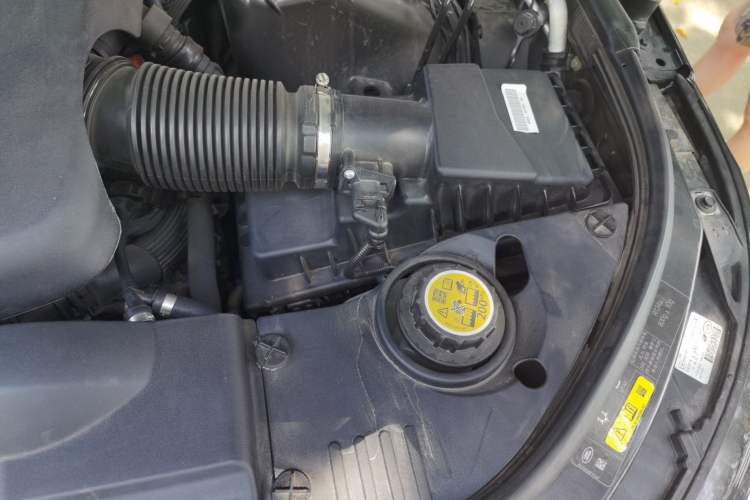 Used Land Rover Range Sport 2022 3.0 L6 YAO Black Edition Engine Bay Left