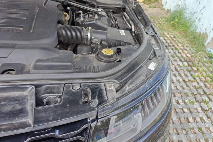 Used Land Rover Range Sport 2022 3.0 L6 YAO Black Edition Engine Bay Left