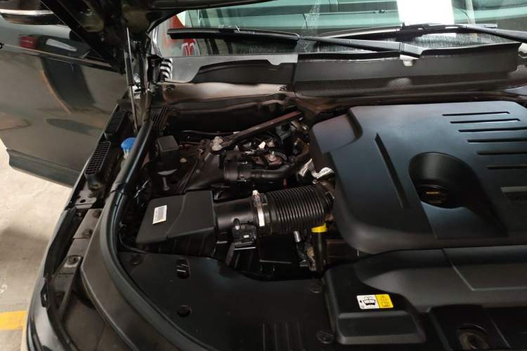 Used Land Rover Range Sport 2022 3.0 L6 Tiger Power Ambition Edition Engine Bay Right
