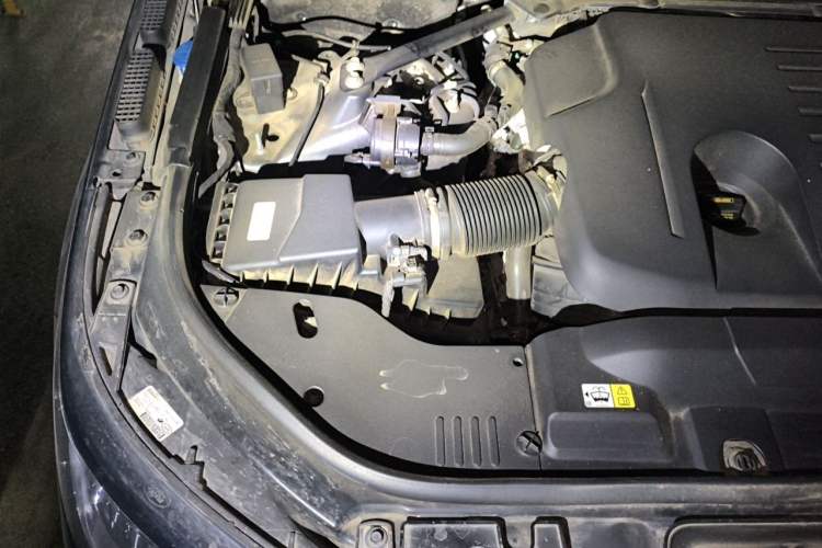 Used Land Rover Range Sport 2022 3.0 L6 YAO Black Edition Engine Bay Right