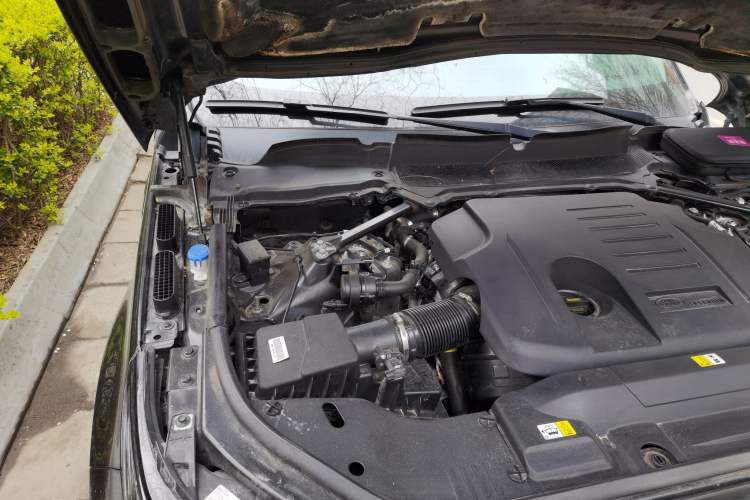 Used Land Rover Range Sport 2022 3.0 L6 YAO Black Edition Engine Bay Right