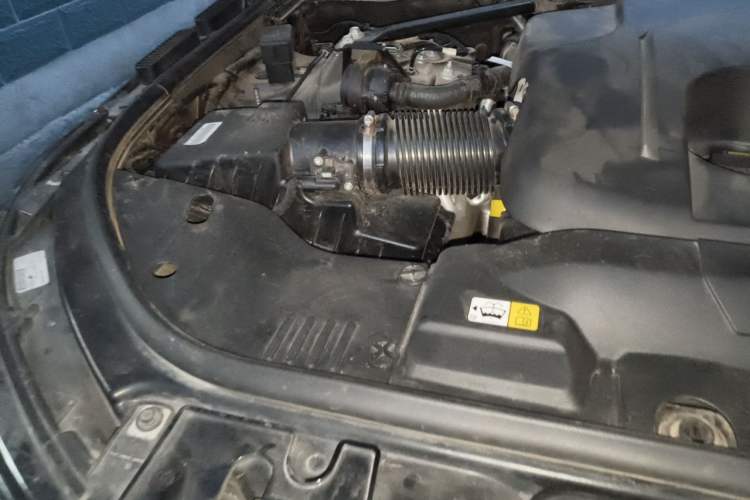 Used Land Rover Range Sport 2022 3.0 L6 YAO Black Edition Engine Bay Right