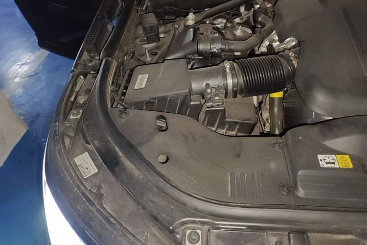Used Land Rover Range Sport 2022 3.0 L6 YAO Black Edition Engine Bay Right