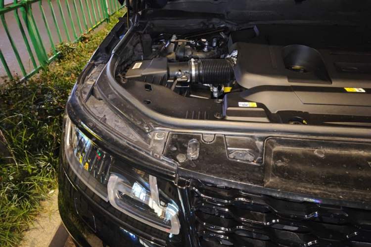 Used Land Rover Range Sport 2022 3.0 L6 SE Engine Bay Right