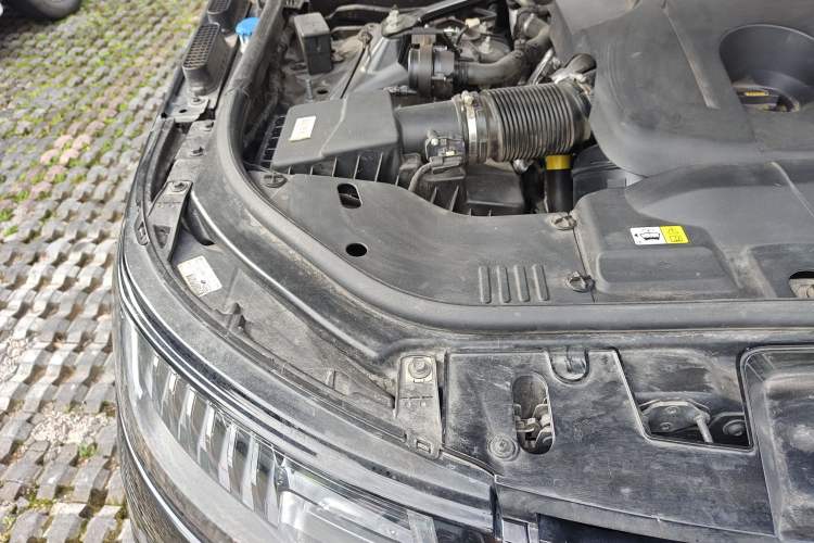 Used Land Rover Range Sport 2022 3.0 L6 YAO Black Edition Engine Bay Right