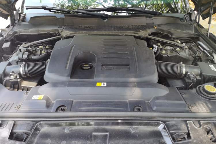 Used Land Rover Range Sport 2022 3.0 L6 YAO Black Edition Engine Bay