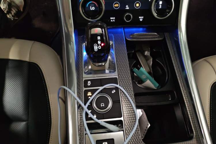 Used Land Rover Range Sport 2022 3.0 L6 Tiger Power Ambition Edition Gear Lever
