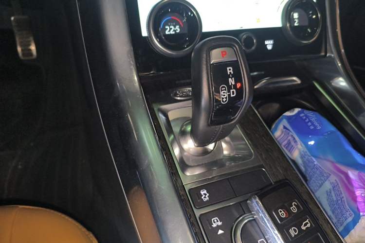 Used Land Rover Range Sport 2022 3.0 L6 YAO Black Edition Gear Lever