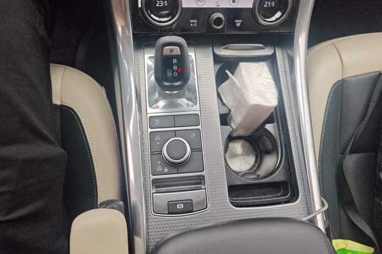 Used Land Rover Range Sport 2022 3.0 L6 Tiger Power Ambition Edition Gear Lever
