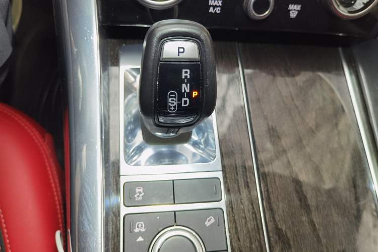 Used Land Rover Range Sport 2022 3.0 L6 YAO Black Edition Gear Lever