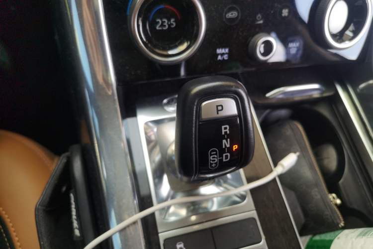 Used Land Rover Range Sport 2022 3.0 L6 YAO Black Edition Gear Lever