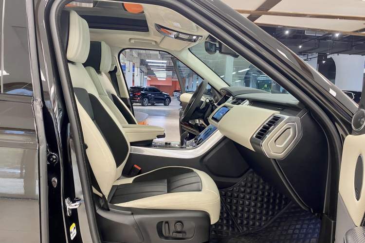 Used Land Rover Range Sport 2022 3.0 L6 Tiger Power Ambition Edition Interior 10
