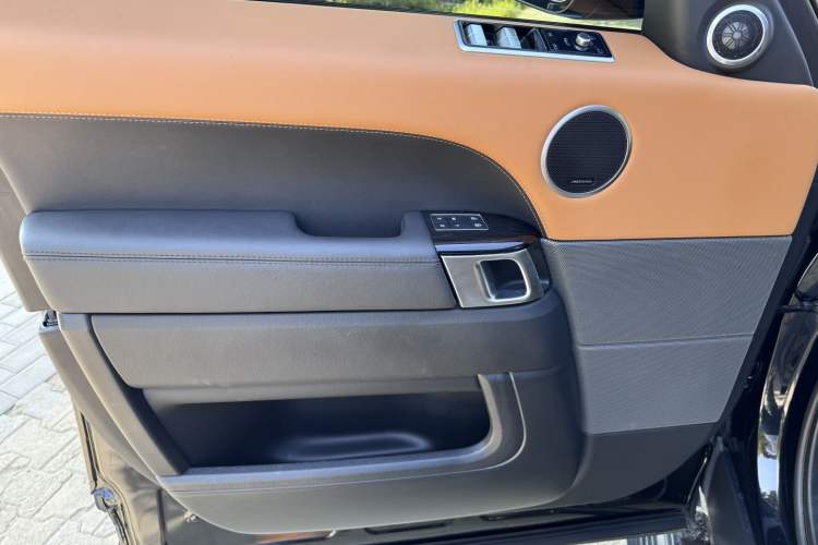 Used Land Rover Range Sport 2022 3.0 L6 YAO Black Edition Interior 13