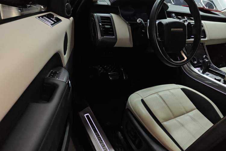 Used Land Rover Range Sport 2022 3.0 L6 Ink Blue Glitter Edition Interior 3
