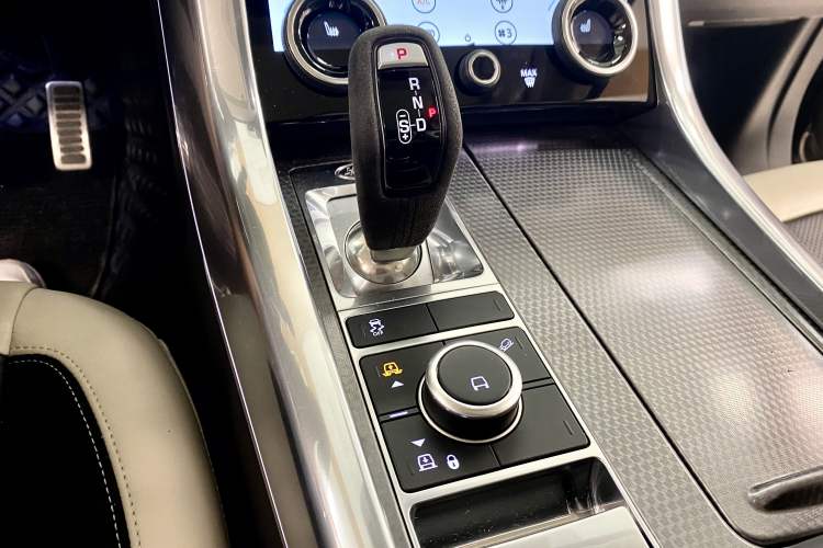 Used Land Rover Range Sport 2022 3.0 L6 Tiger Power Ambition Edition Interior 6