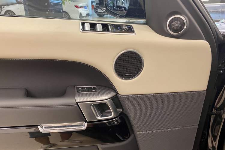 Used Land Rover Range Sport 2022 3.0 L6 Tiger Power Ambition Edition Interior 9