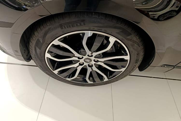 Used Land Rover Range Sport 2022 3.0 L6 YAO Black Edition Left Front Wheel Hub