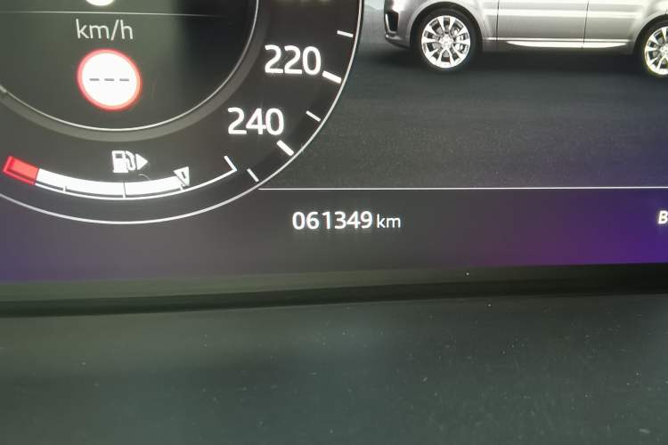 Used Land Rover Range Sport 2022 3.0 L6 YAO Black Edition Odometer Close Up