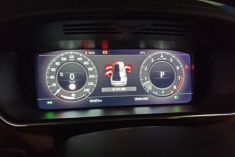 Used Land Rover Range Sport 2022 3.0 L6 YAO Black Edition Odometer Close Up