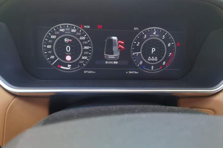 Used Land Rover Range Sport 2022 3.0 L6 YAO Black Edition Odometer Close Up