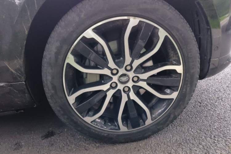 Used Land Rover Range Sport 2022 3.0 L6 YAO Black Edition Right Front Wheel Hub