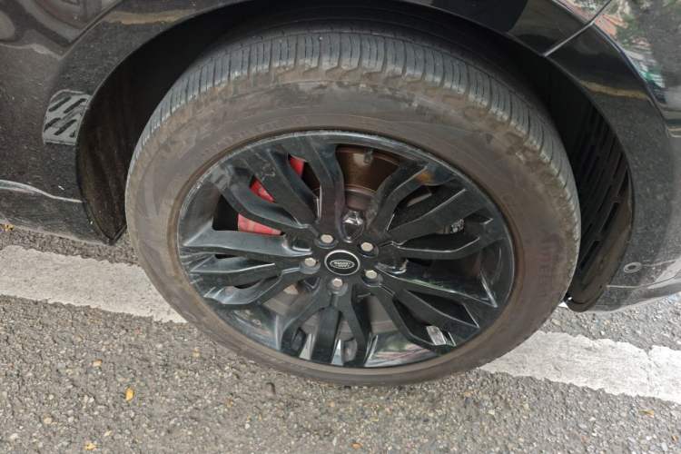 Used Land Rover Range Sport 2022 3.0 L6 YAO Black Edition Right Front Wheel Hub