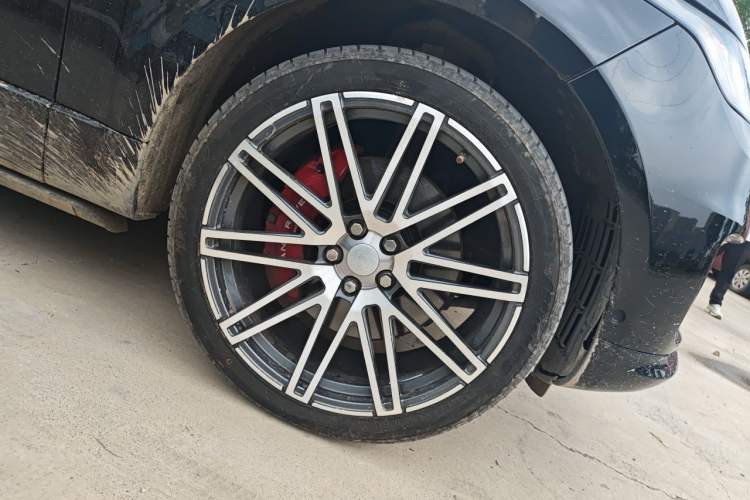 Used Land Rover Range Sport 2022 3.0 L6 HST Right Front Wheel Hub