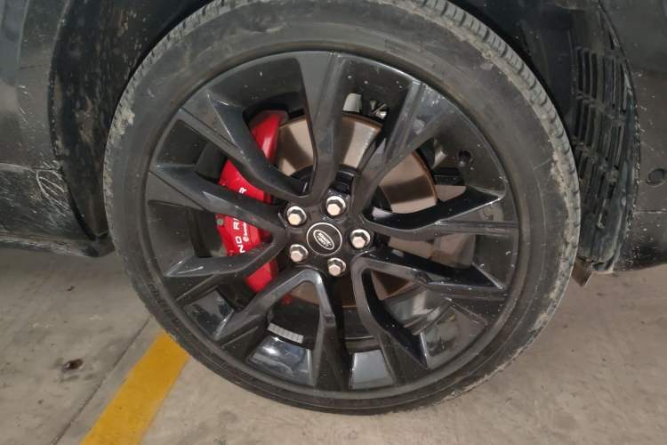 Used Land Rover Range Sport 2022 3.0 L6 Tiger Power Ambition Edition Right Front Wheel Hub