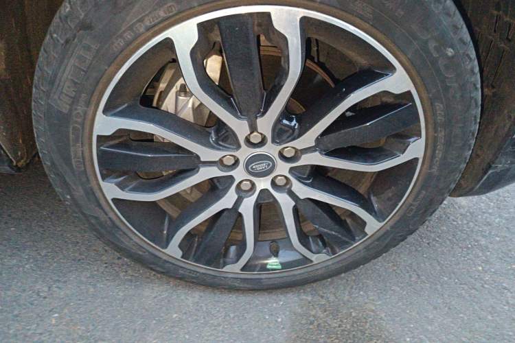 Used Land Rover Range Sport 2022 3.0 L6 YAO Black Edition Right Front Wheel Hub