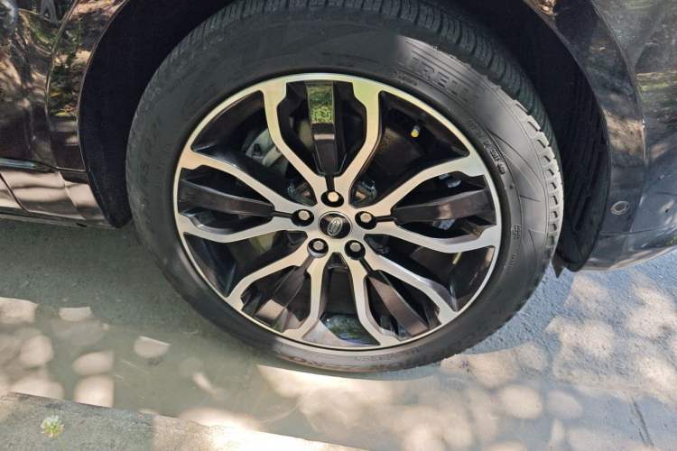 Used Land Rover Range Sport 2022 3.0 L6 SE Right Front Wheel Hub