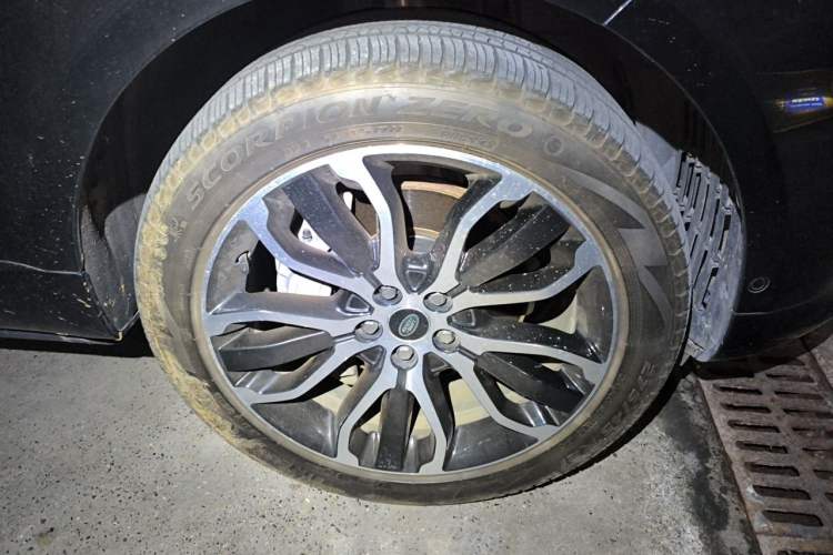Used Land Rover Range Sport 2022 3.0 L6 YAO Black Edition Right Front Wheel Hub