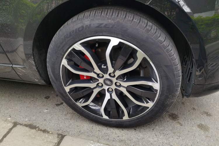 Used Land Rover Range Sport 2022 3.0 L6 YAO Black Edition Right Front Wheel Hub