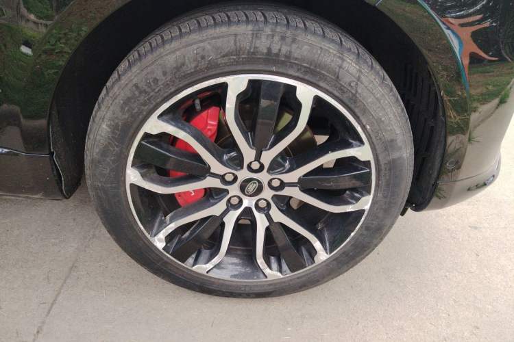 Used Land Rover Range Sport 2022 3.0 L6 YAO Black Edition Right Front Wheel Hub