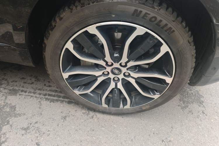 Used Land Rover Range Sport 2022 3.0 L6 YAO Black Edition Right Front Wheel Hub