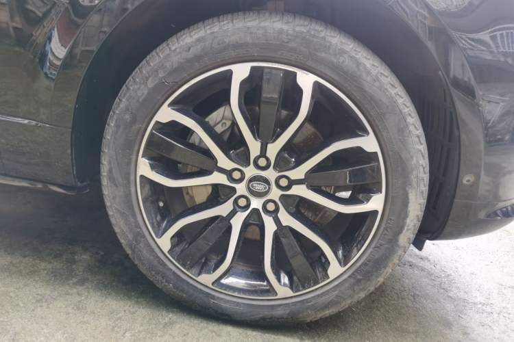 Used Land Rover Range Sport 2022 3.0 L6 YAO Black Edition Right Front Wheel Hub