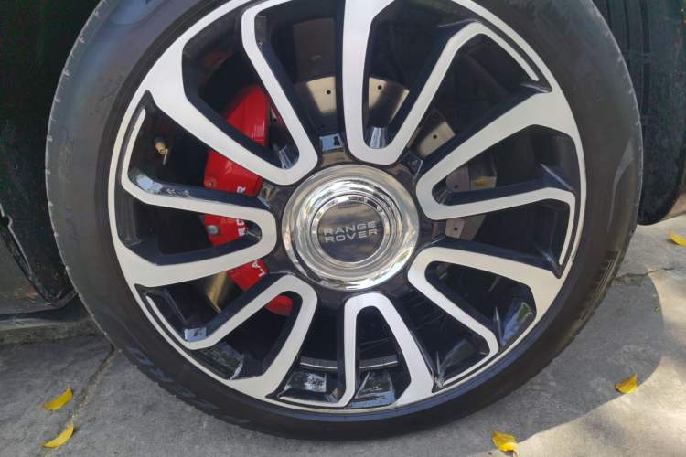 Used Land Rover Range Sport 2022 3.0 L6 YAO Black Edition Right Front Wheel Hub