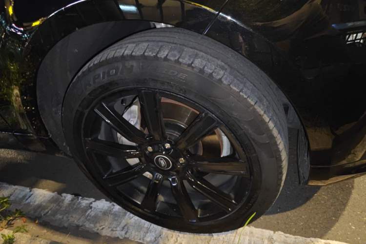 Used Land Rover Range Sport 2022 3.0 L6 SE Right Front Wheel Hub