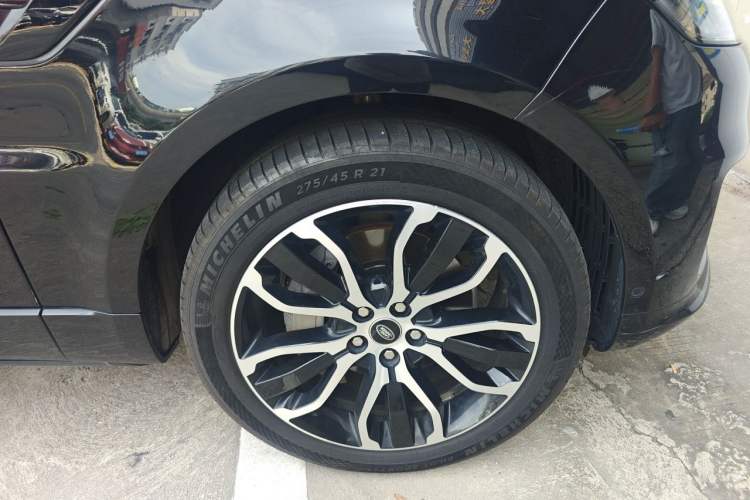 Used Land Rover Range Sport 2022 3.0 L6 YAO Black Edition Right Front Wheel Hub