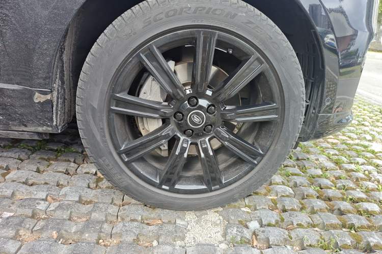 Used Land Rover Range Sport 2022 3.0 L6 YAO Black Edition Right Front Wheel Hub
