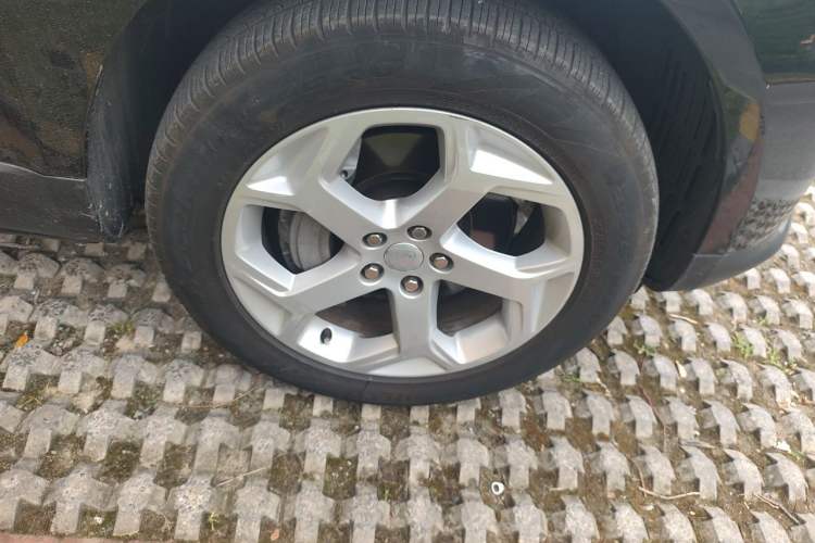 Used Land Rover Range Sport 2022 3.0 L6 SE Right Front Wheel Hub