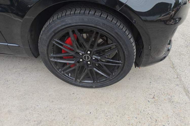 Used Land Rover Range Sport 2022 3.0 L6 YAO Black Edition Right Front Wheel Hub