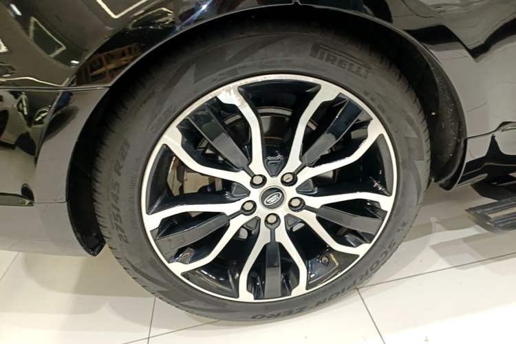 Used Land Rover Range Sport 2022 3.0 L6 YAO Black Edition Right Rear Wheel Hub