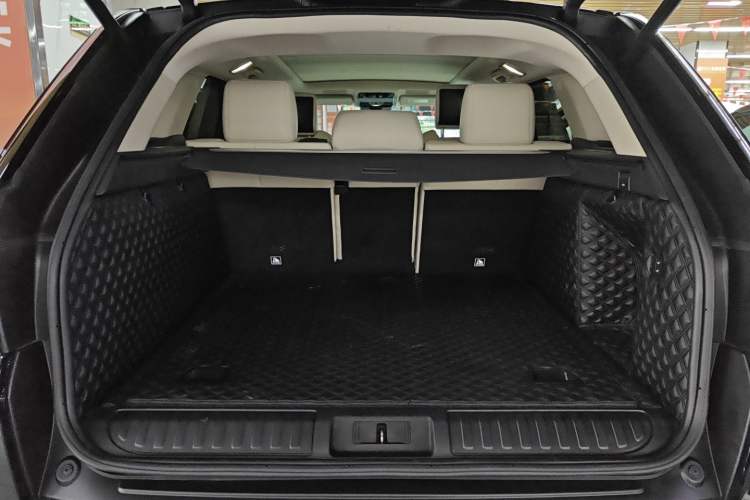 Used Land Rover Range Sport 2022 3.0 L6 Ink Blue Glitter Edition Trunk