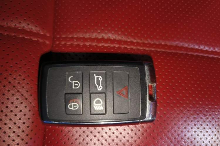 Used Land Rover Range Sport 2022 3.0 L6 YAO Black Edition Vehicle Key