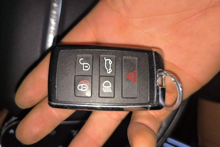 Used Land Rover Range Sport 2022 3.0 L6 YAO Black Edition Vehicle Key
