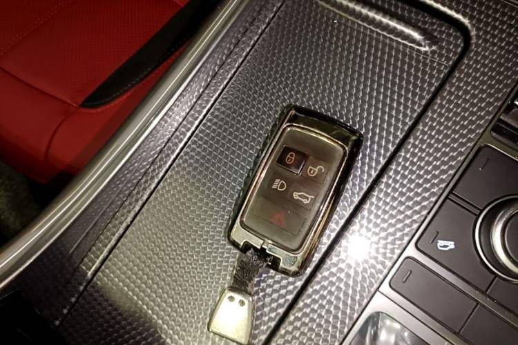 Used Land Rover Range Sport 2022 3.0 L6 YAO Black Edition Vehicle Key