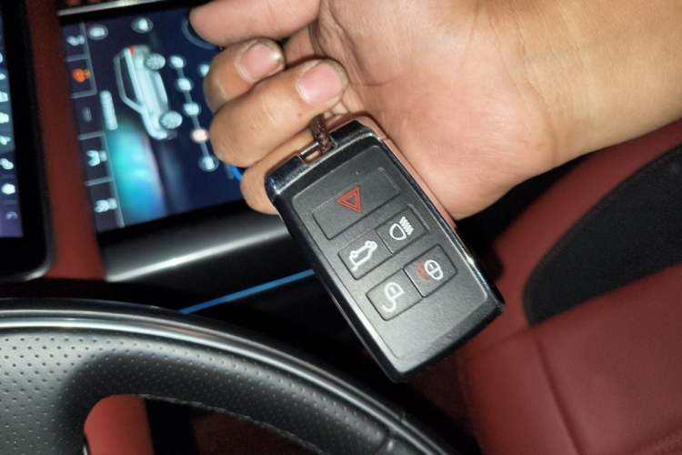 Used Land Rover Range Sport 2022 3.0 L6 YAO Black Edition Vehicle Key